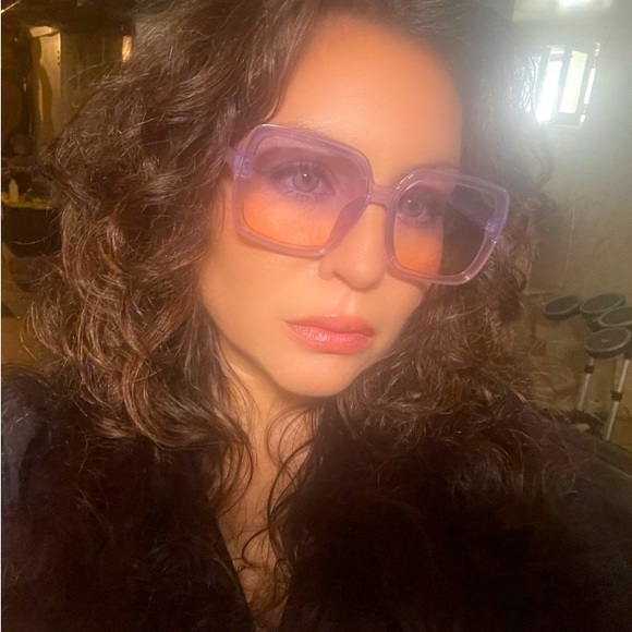 Meet your Posher, Lisa - Picture 2 of 12